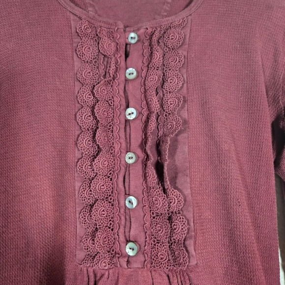 Stewart + Brown Top Medium Maroon Lace Ruffle Henley Waffle Knit Boho Minimalist - Picture 7 of 9